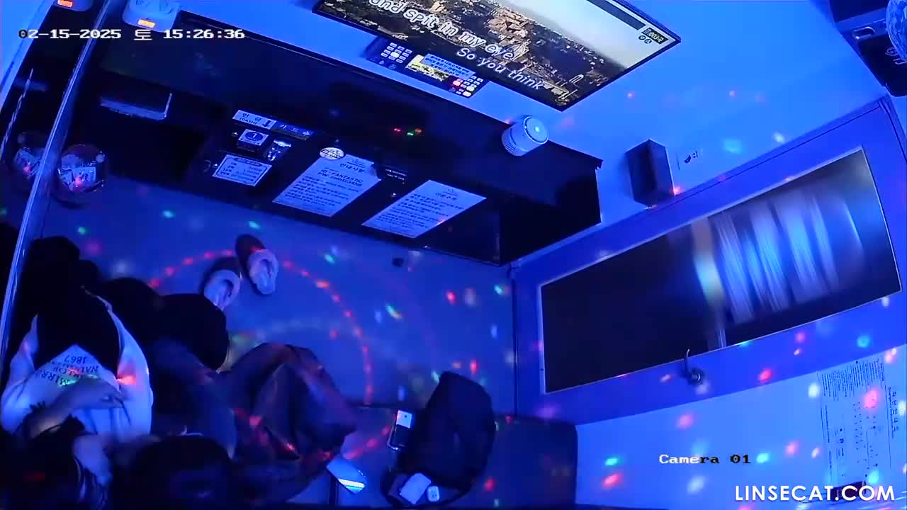 단독 영상! 2025년 한국 노래방 IP카메라 해킹_ 같은 커플이 두 번 데이트를 했다. 남자가 손으로 여자에게 오르가즘을 선사한 후, 두 번째 데이트에서 여자는 그의 성기에 올라탔다. 그녀는 새로운 기쁨을 열어주었다 썸네일