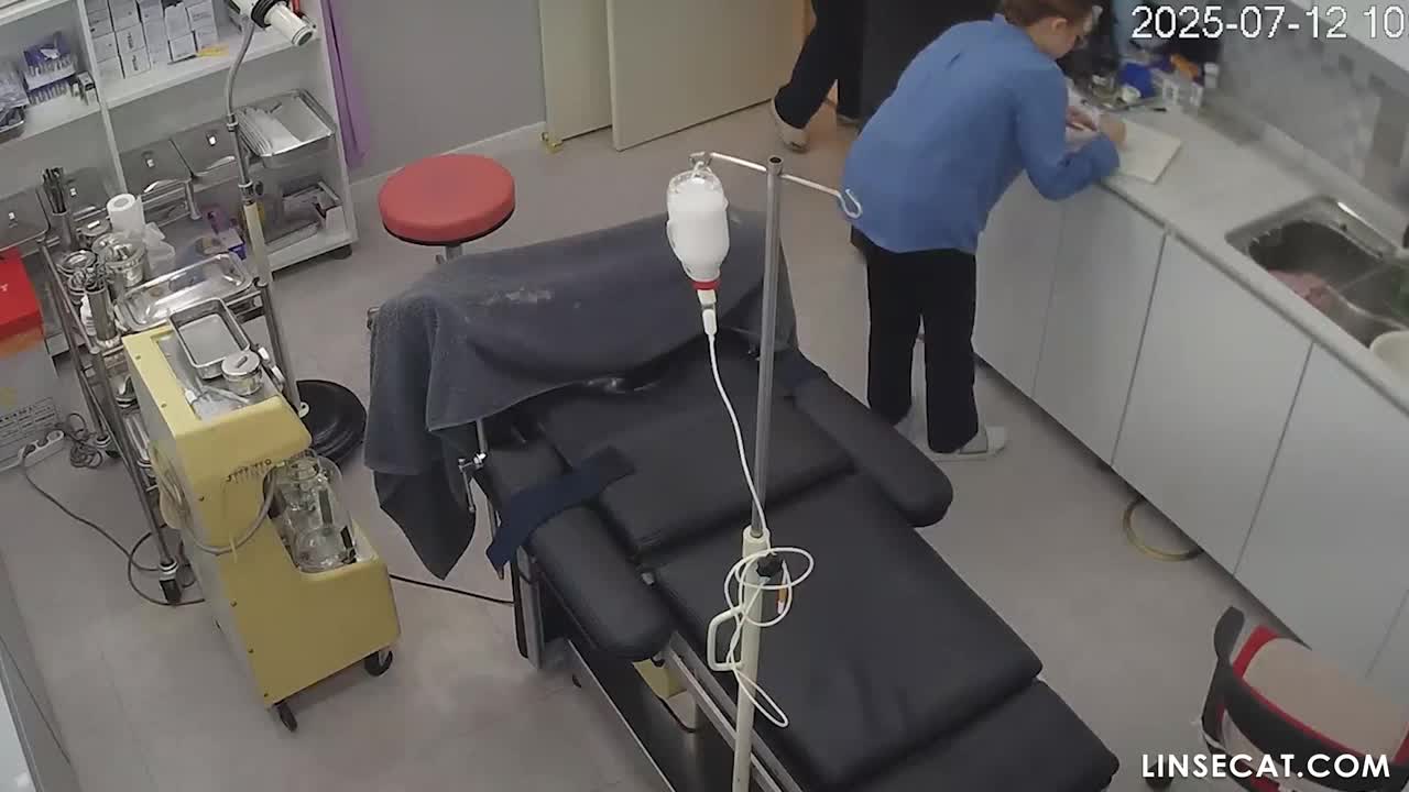 [신작] 많은 외국 여성들도 여름에 산부인과 검진을 받습니다. 한 여성은 특히 아름다웠는데, 마치 도자기 인형 같았습니다. [한국 병원 해킹된 IP 카메라 영상] [단독 영상] 썸네일