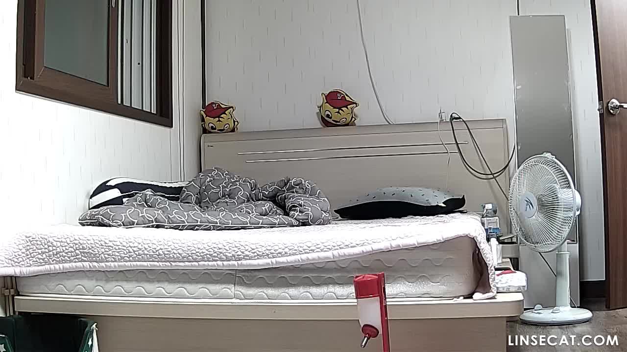 해킹된 집 IP 카메라 한국 젊은 커플들이 서로 섹스하고 마사지 썸네일