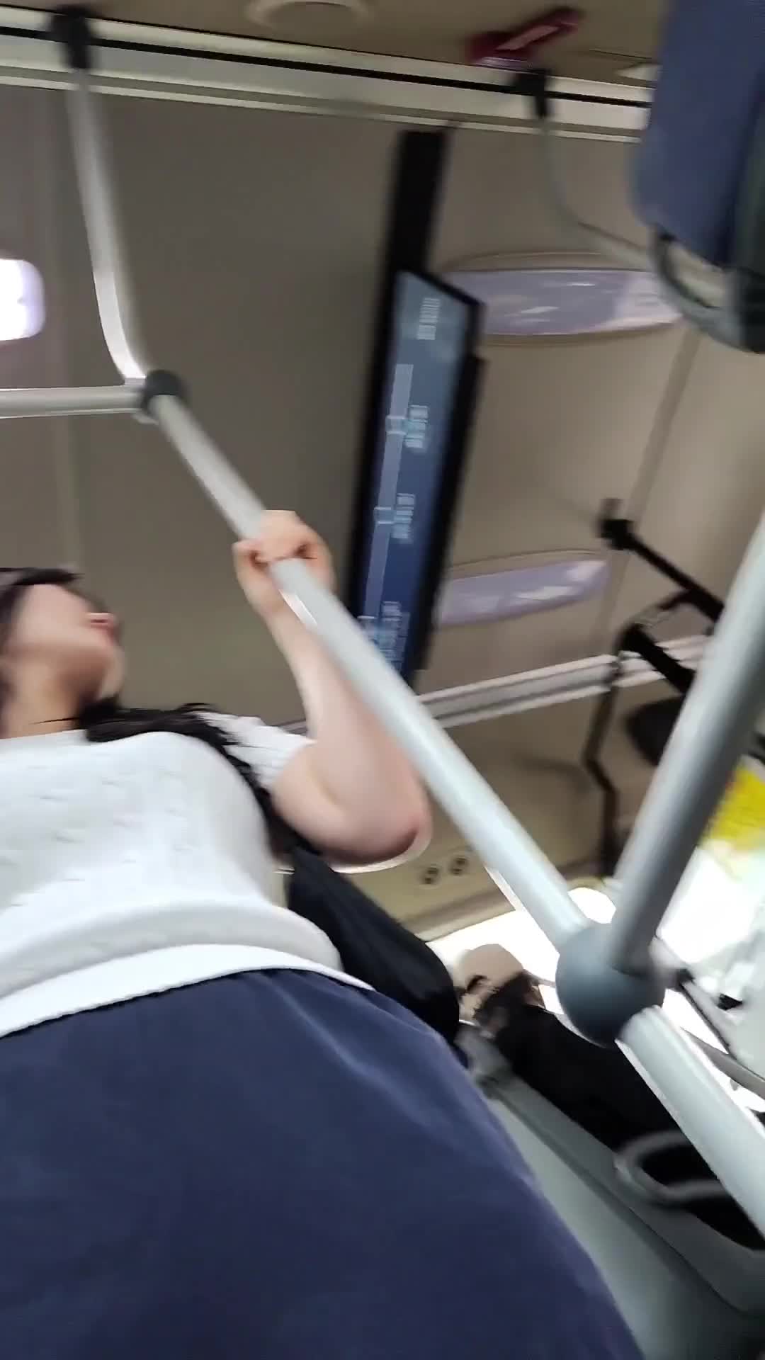 흰틔 거유녀 버스에서 ㅁㅋ 썸네일