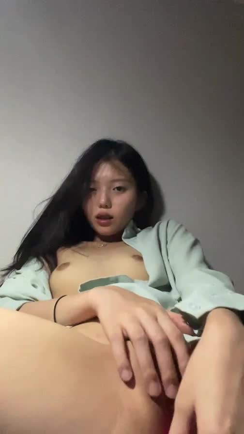 신작 ✨ 핑크잠옷녀 【소주병녀 】 담타 후 자위분수 썸네일