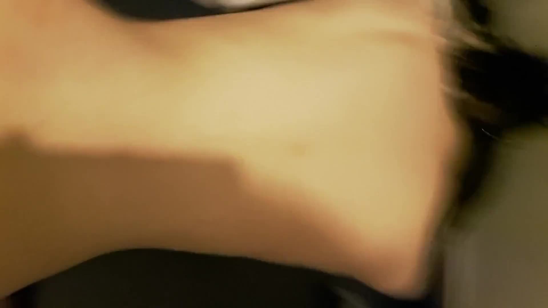 룸카페에서 숨죽이며 섹스 썸네일